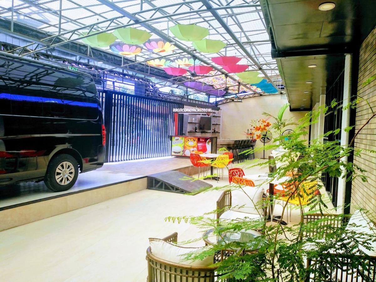 ハーフウェイ ハウス ホステル マクタン セブ空港 エクステリア 写真
